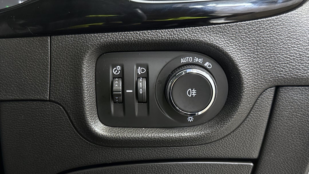 2018 Holden Astra Rs, Automatic, 31038 km, Utility Switches/Buttons