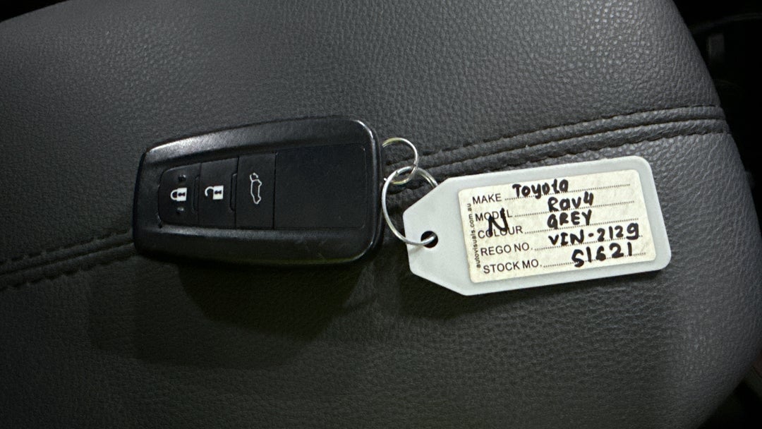 2022 Toyota RAV4 Cruiser (AWD) Hybrid, Automatic, 34669 km, Key Close-up