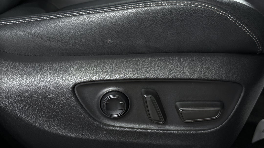 2022 Toyota RAV4 Cruiser (AWD) Hybrid, Automatic, 34669 km, Drivers Side Adjustment Panel