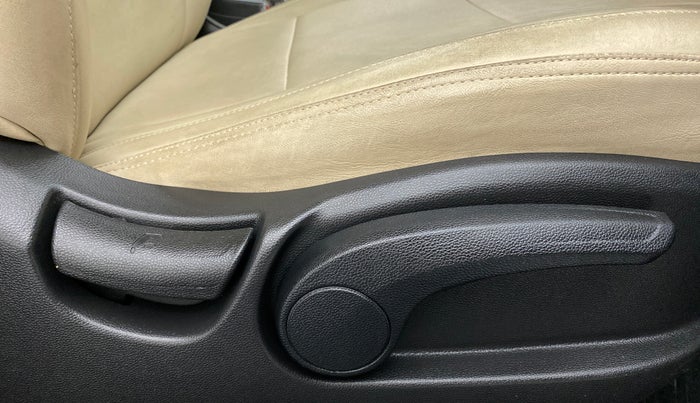 2019 Hyundai Creta 1.6 E + VTVT, Petrol, Manual, 16,733 km, Driver Side Adjustment Panel
