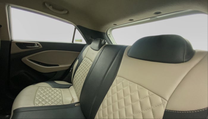 2016 Hyundai Elite i20 MAGNA 1.2, Petrol, Manual, 95,566 km, Right Side Rear Door Cabin