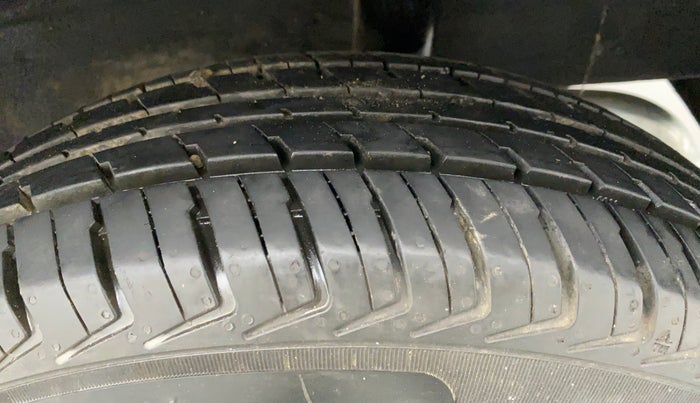 2017 Datsun Redi Go T (O), Petrol, Manual, 9,743 km, Left Rear Tyre Tread