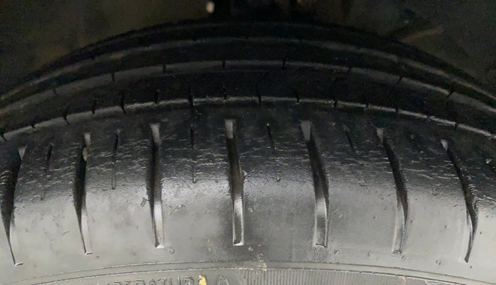 2016 Maruti Baleno ZETA CVT PETROL 1.2, Petrol, Automatic, 35,869 km, Right Front Tyre Tread