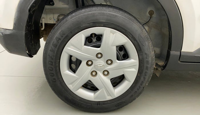 2020 Hyundai VENUE S 1.2, Petrol, Manual, 46,774 km, Right Rear Wheel