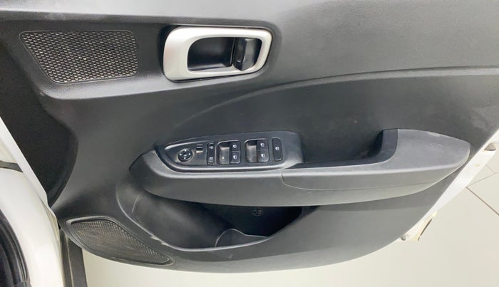 2020 Hyundai VENUE S 1.2, Petrol, Manual, 46,774 km, Driver Side Door Panels Control