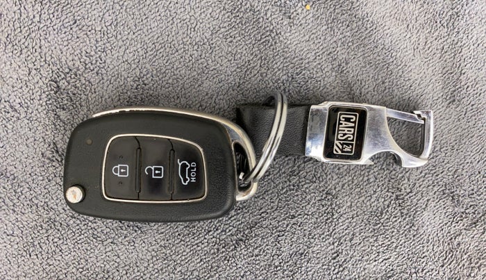 2020 Hyundai VENUE S 1.2, Petrol, Manual, 46,774 km, Key Close Up