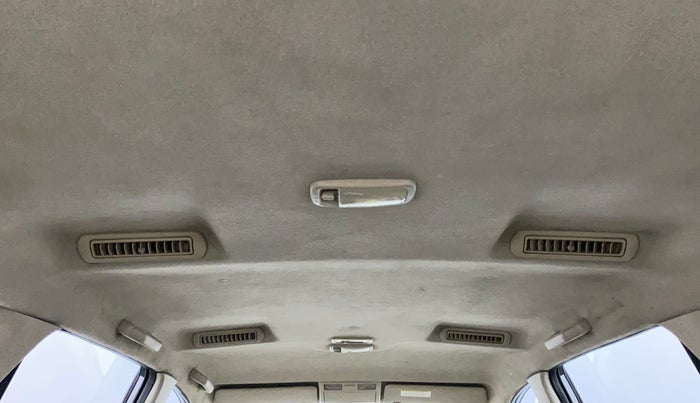 2013 Toyota Innova 2.5 GX 8 STR, Diesel, Manual, 85,234 km, Ceiling - Roof lining is slightly discolored