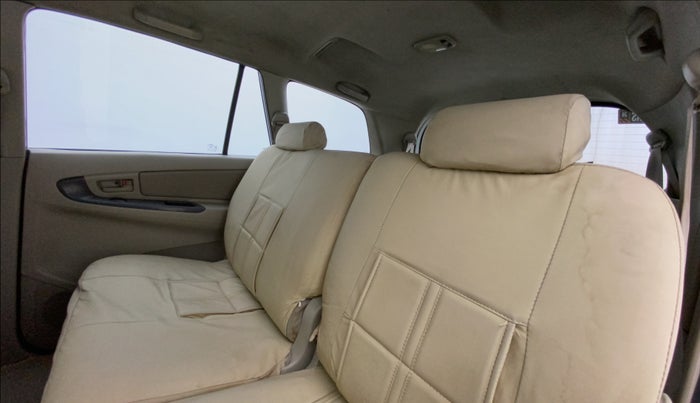 2013 Toyota Innova 2.5 GX 8 STR, Diesel, Manual, 85,234 km, Right Side Rear Door Cabin