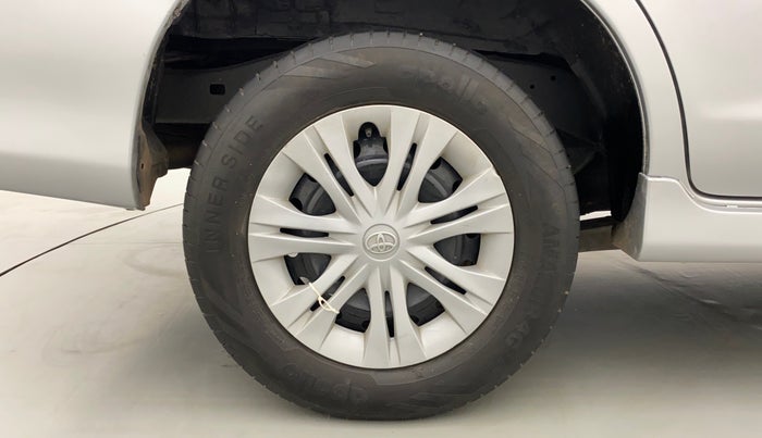 2013 Toyota Innova 2.5 GX 8 STR, Diesel, Manual, 85,234 km, Right Rear Wheel