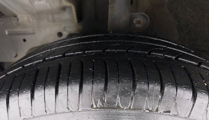 2017 Mahindra KUV 100 NXT K2 P 6 STR, Petrol, Manual, 21,732 km, Left Front Tyre Tread