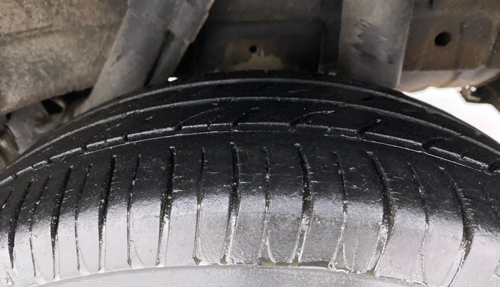 2017 Mahindra KUV 100 NXT K2 P 6 STR, Petrol, Manual, 21,732 km, Left Rear Tyre Tread