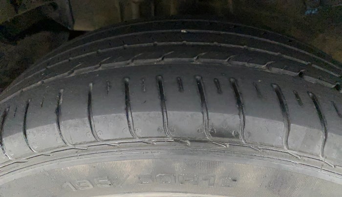 2018 Tata NEXON XM PETROL, Petrol, Manual, 45,514 km, Right Rear Tyre Tread