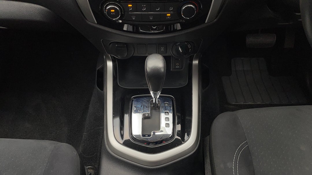 2018 Nissan Navara St (4x4), Automatic, 101289 km, Gear Lever 