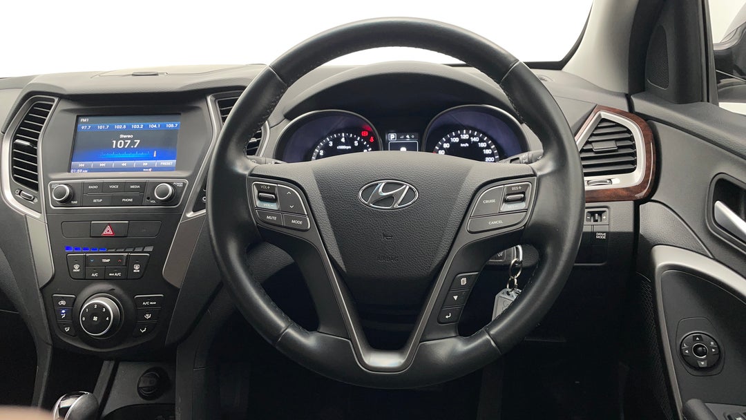 2017 Hyundai Santa Fe Active (4x4), Automatic, 76782 km, Steering Wheel Close-up