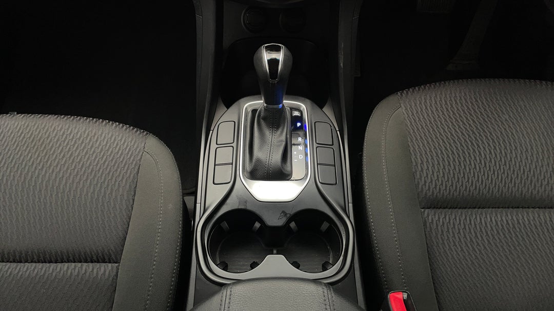 2017 Hyundai Santa Fe Active (4x4), Automatic, 76782 km, Gear Lever 