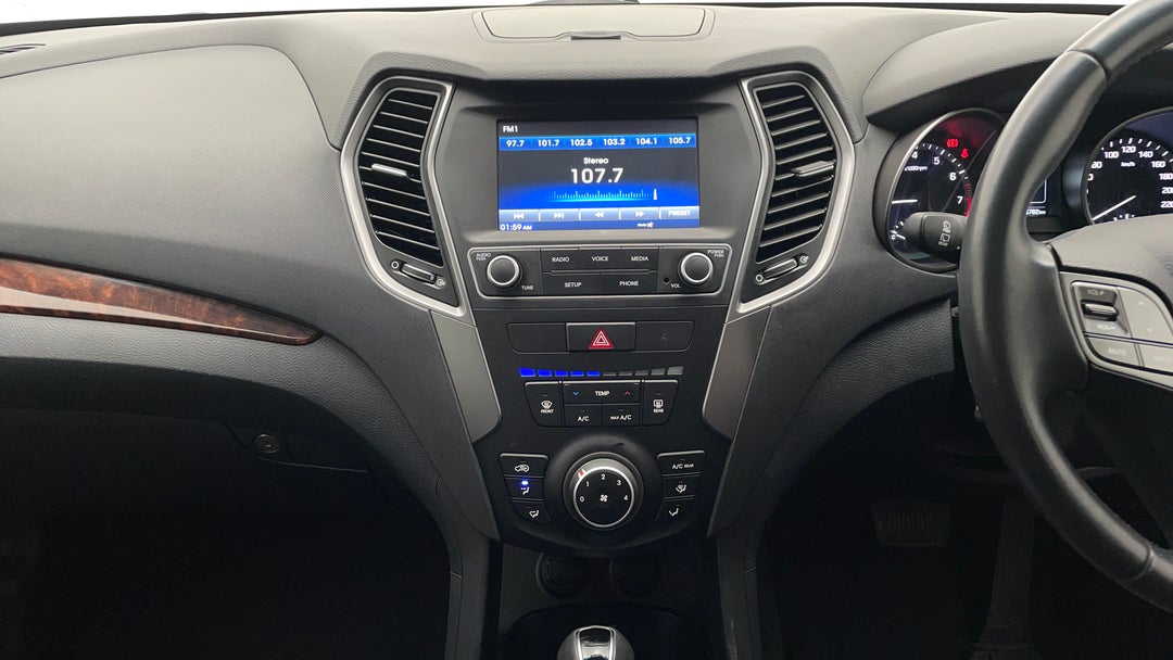 2017 Hyundai Santa Fe Active (4x4), Automatic, 76782 km, Center Console