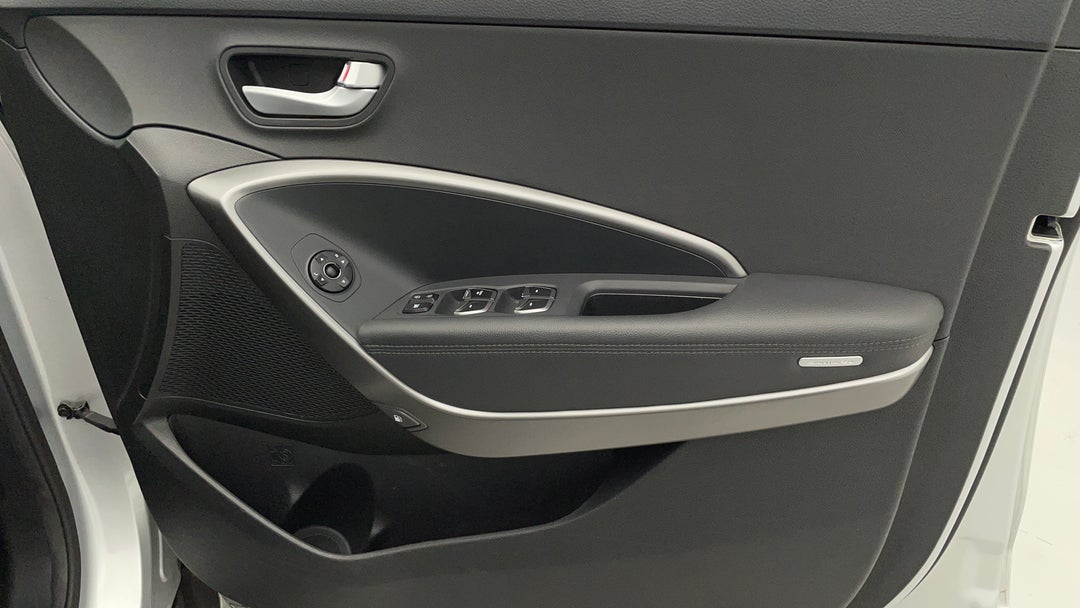 2017 Hyundai Santa Fe Active (4x4), Automatic, 76782 km, Speaker View