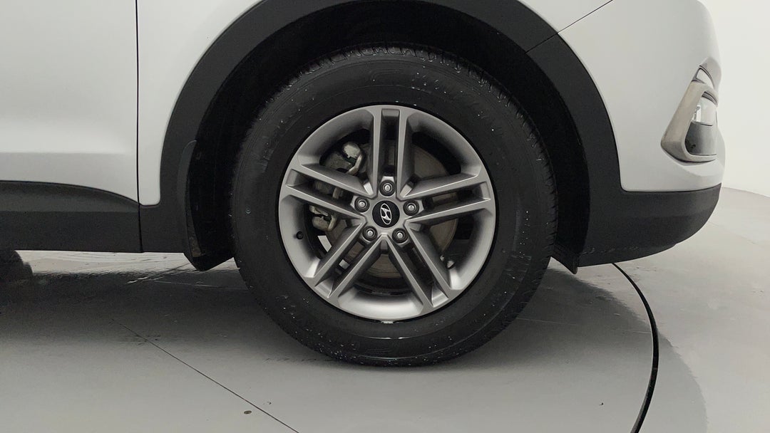 2017 Hyundai Santa Fe Active (4x4), Automatic, 76782 km, Right Front Wheel