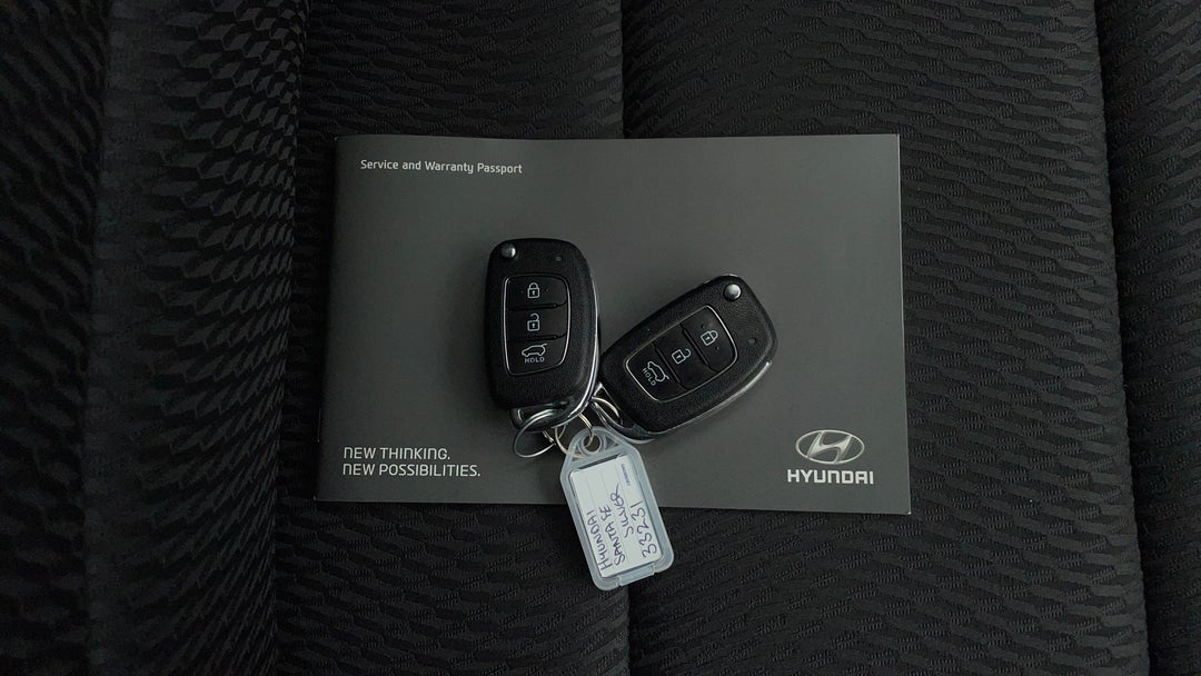 2017 Hyundai Santa Fe Active (4x4), Automatic, 76782 km, Key Close-up