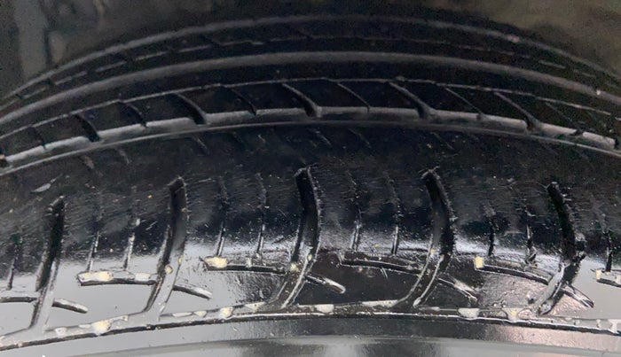 2012 Maruti Ertiga VDI ABS, Diesel, Manual, 2,44,488 km, Left Front Tyre Tread
