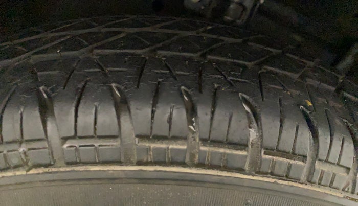 2015 Maruti Swift VXI, Petrol, Manual, 76,928 km, Right Rear Tyre Tread