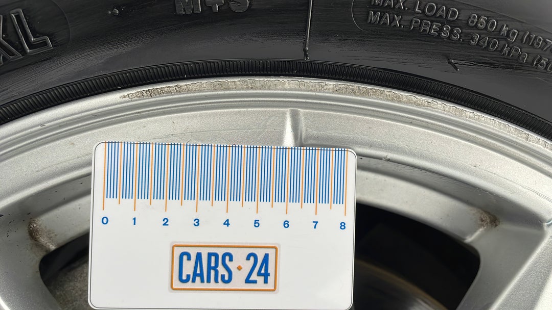 2014 Holden Commodore Evoke, Automatic, 144282 km, Wheels Rim Front RHS Gutter Rash