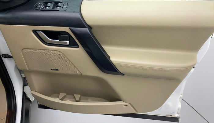 2014 Landrover Freelander 2 SD4 HSE, Diesel, Automatic, 1,19,150 km, Driver Side Door Panels Controls