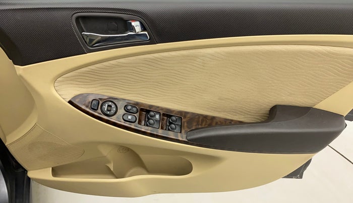 2012 Hyundai Verna FLUIDIC 1.6 VTVT SX, Petrol, Manual, 47,118 km, Driver Side Door Panels Control