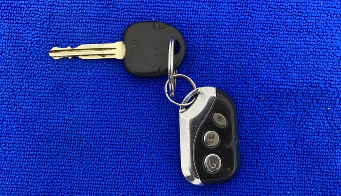 2012 Hyundai i10 SPORTZ 1.1, CNG, Manual, 74,850 km, Lock system - Remote key not functional