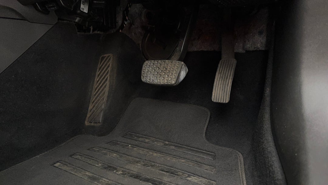 2018 Holden Calais Calais, Automatic, 57797 km, Pedals and Footmat