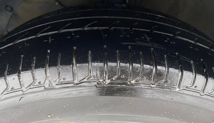 2017 Maruti Baleno DELTA DDIS 190, Diesel, Manual, 1,15,358 km, Left Front Tyre Tread