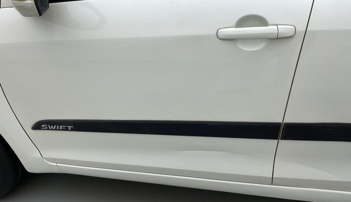 2014 Maruti Swift VXI D, Petrol, Manual, 57,353 km, Front passenger door - Slightly dented
