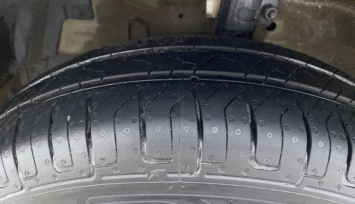2014 Maruti Swift VXI D, Petrol, Manual, 57,353 km, Left Front Tyre Tread