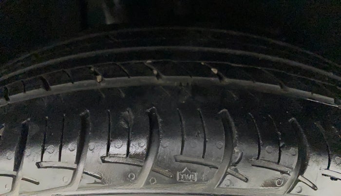 2016 Maruti Baleno DELTA PETROL 1.2, Petrol, Manual, 88,882 km, Right Rear Tyre Tread