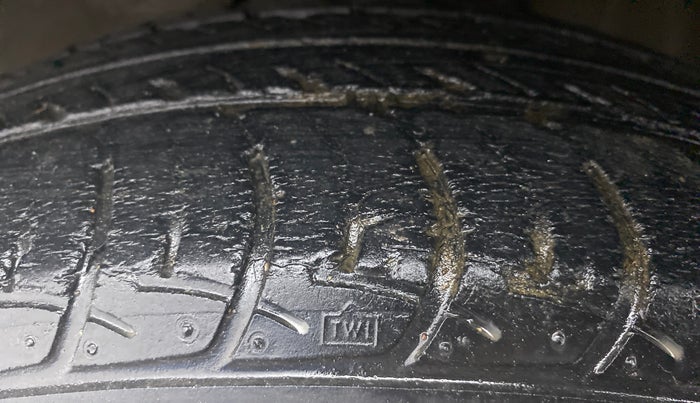 2017 Maruti Celerio ZXI D, Petrol, Manual, 34,255 km, Left Front Tyre Tread