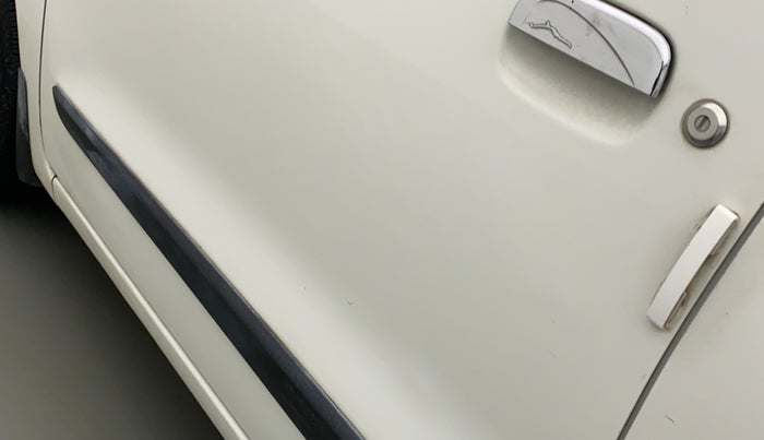 2017 Maruti Wagon R 1.0 LXI CNG, CNG, Manual, 74,772 km, Front passenger door - Slightly dented