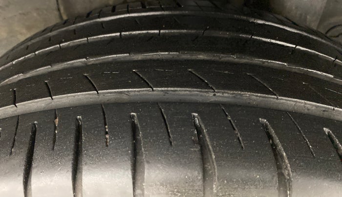 2017 Hyundai Elite i20 ASTA 1.2 DUAL TONE, Petrol, Manual, 38,571 km, Left Rear Tyre Tread