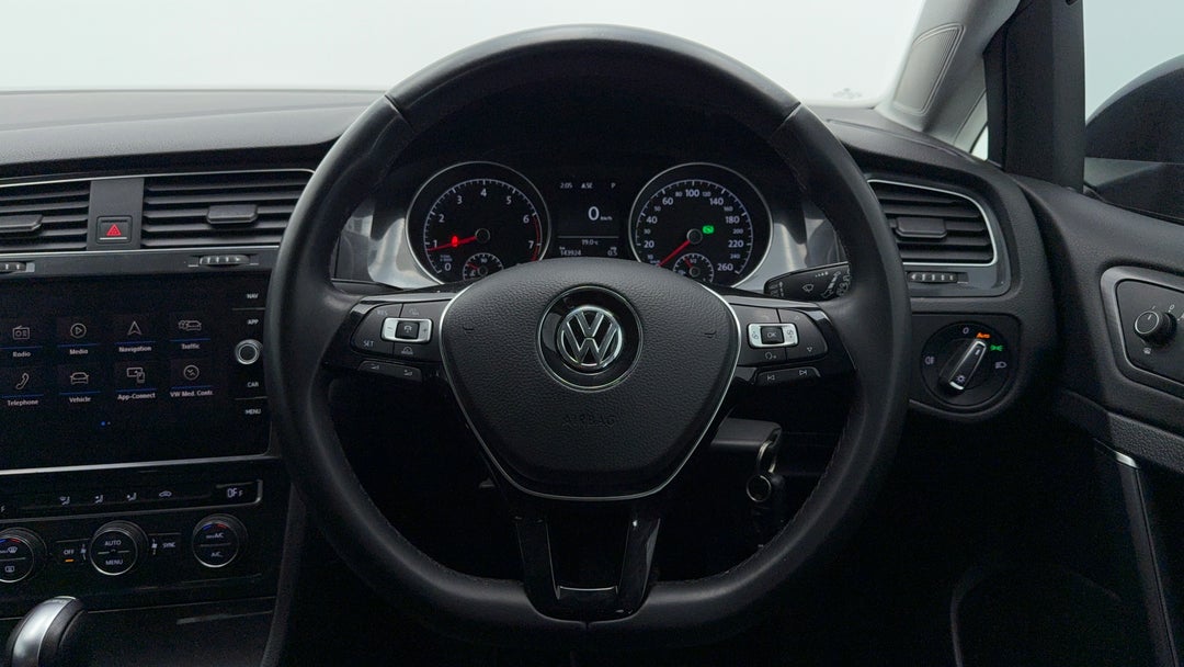 2017 Volkswagen Golf 110 Tsi Comfortline, Automatic, 143924 km, Steering Wheel Close-up