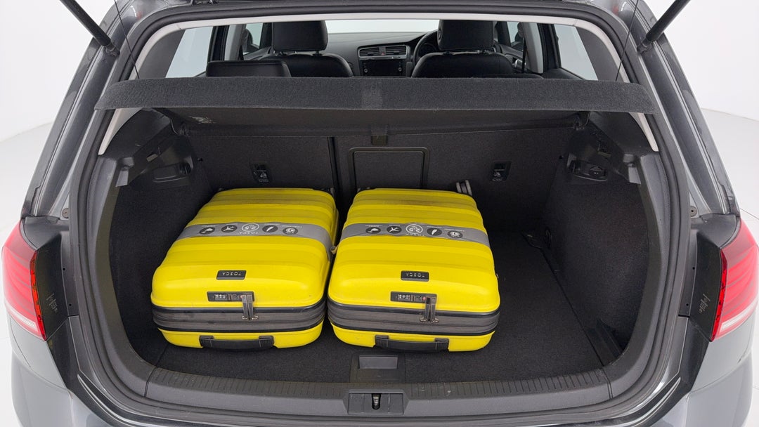 2017 Volkswagen Golf 110 Tsi Comfortline, Automatic, 143924 km, Boot Inside View with Luggage