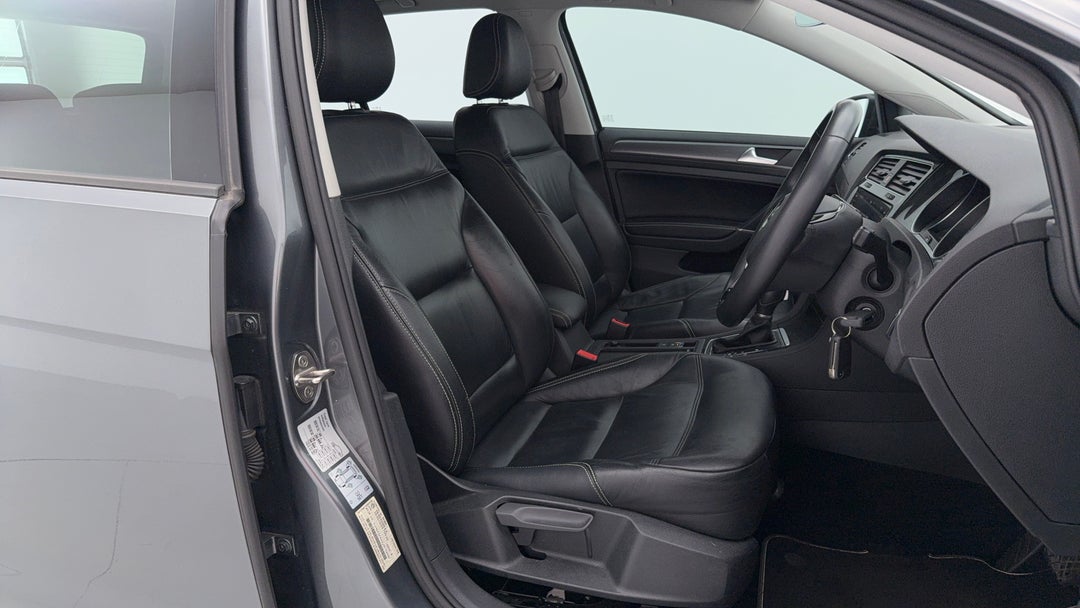 2017 Volkswagen Golf 110 Tsi Comfortline, Automatic, 143924 km, Right Side Front Door Cabin View