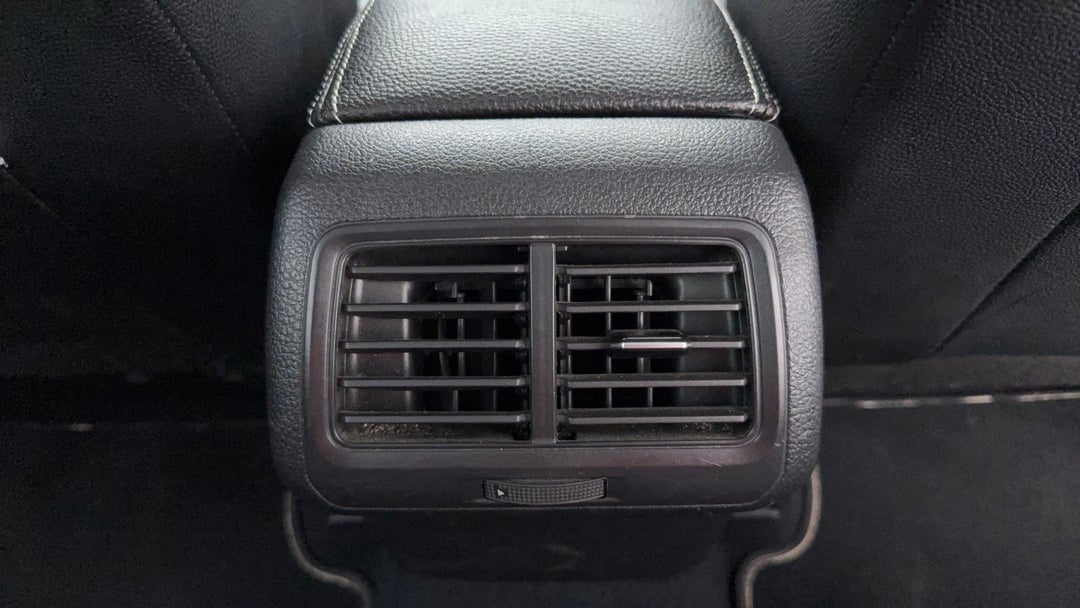 2017 Volkswagen Golf 110 Tsi Comfortline, Automatic, 143924 km, Rear A/C Vent