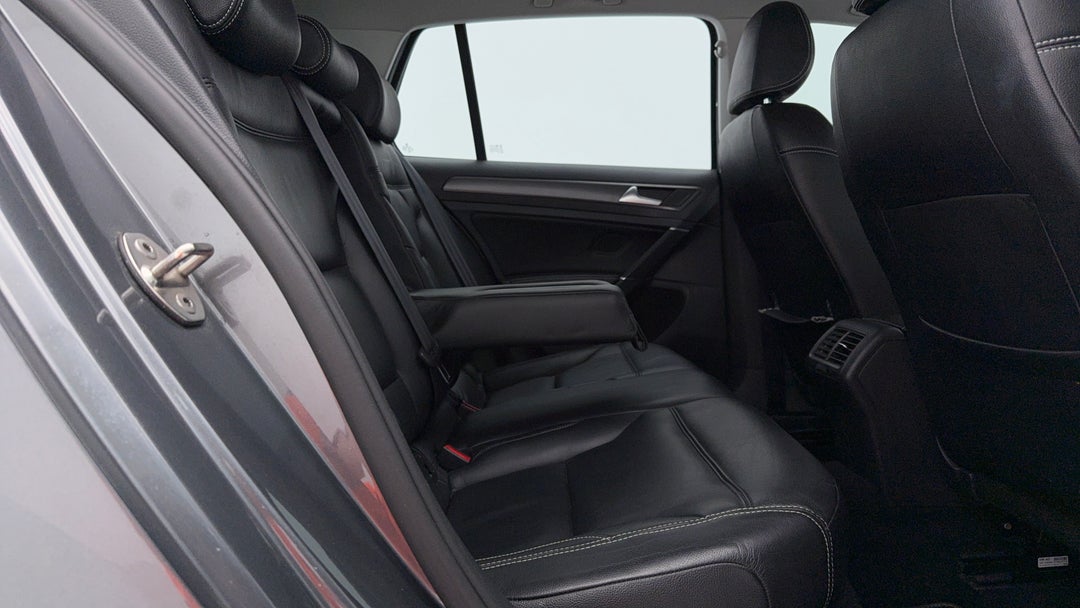 2017 Volkswagen Golf 110 Tsi Comfortline, Automatic, 143924 km, Right Side Rear Door Cabin View