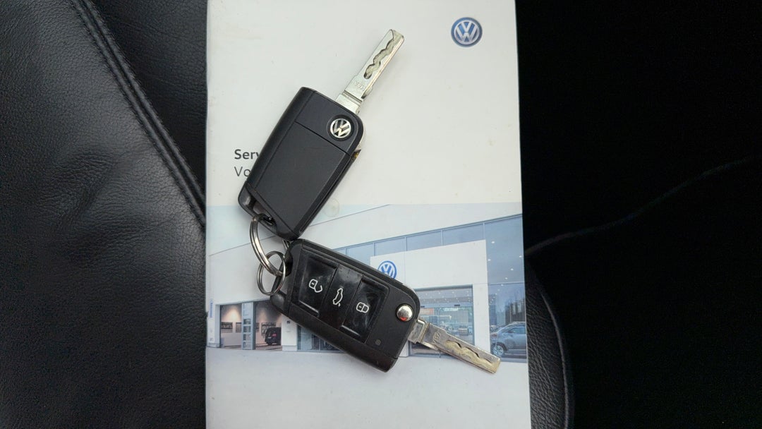 2017 Volkswagen Golf 110 Tsi Comfortline, Automatic, 143924 km, Key Close-up