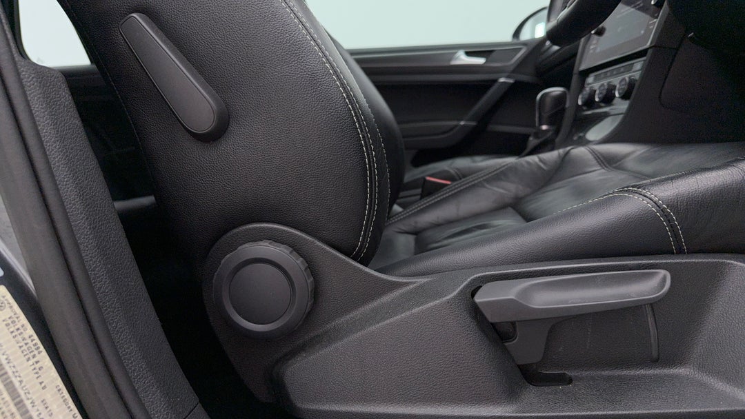 2017 Volkswagen Golf 110 Tsi Comfortline, Automatic, 143924 km, Drivers Side Adjustment Panel