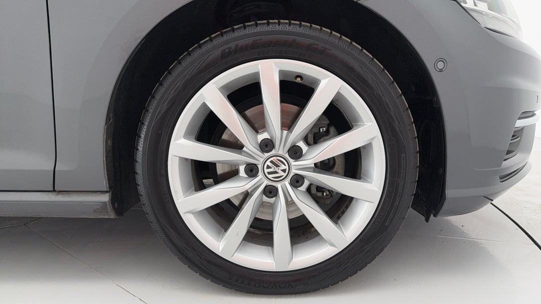 2017 Volkswagen Golf 110 Tsi Comfortline, Automatic, 143924 km, Right Front Wheel