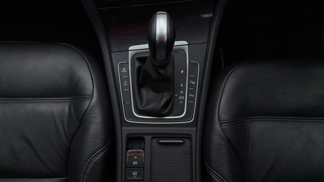 2017 Volkswagen Golf 110 Tsi Comfortline, Automatic, 143924 km, Gear Lever 