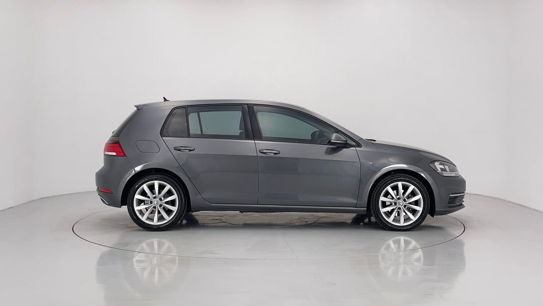 2017 Volkswagen Golf 110 Tsi Comfortline, Automatic, 143924 km, Right Side View