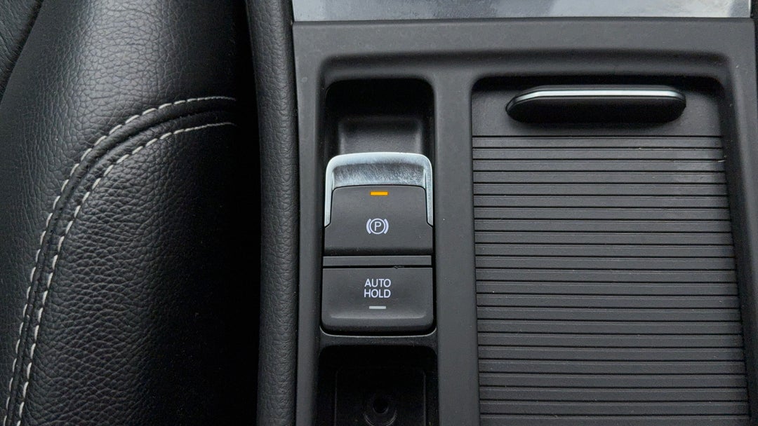 2017 Volkswagen Golf 110 Tsi Comfortline, Automatic, 143924 km, Handbrake