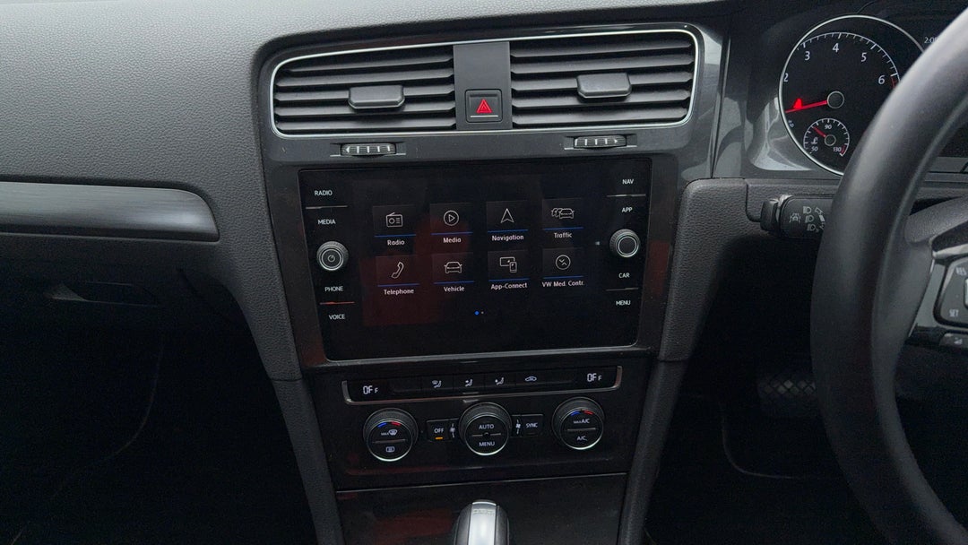 2017 Volkswagen Golf 110 Tsi Comfortline, Automatic, 143924 km, Center Console