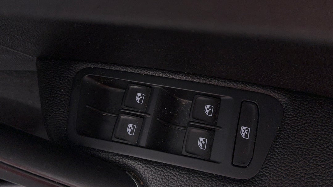 2017 Volkswagen Golf 110 Tsi Comfortline, Automatic, 143924 km, Drivers Side Door Panel Controls